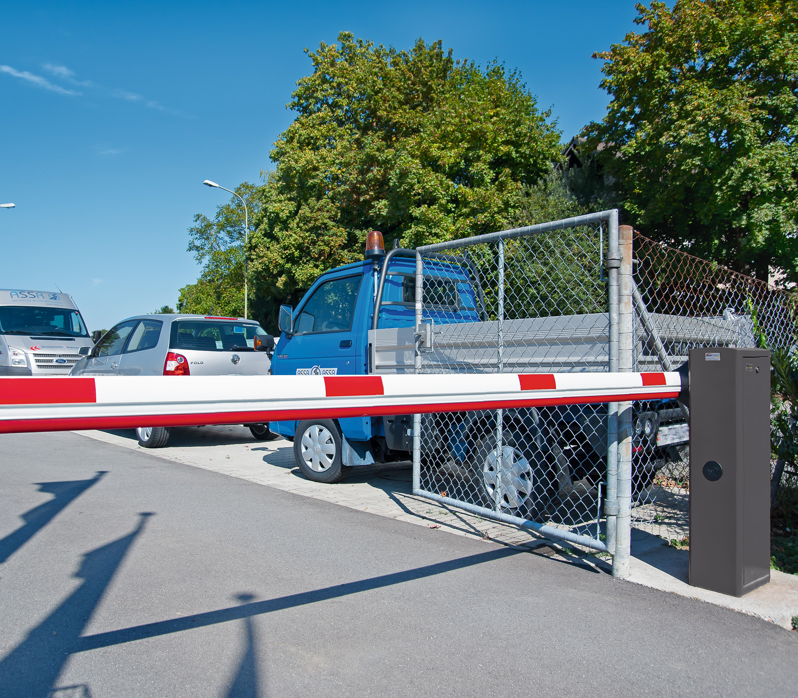 Barrière protège-parking automatique