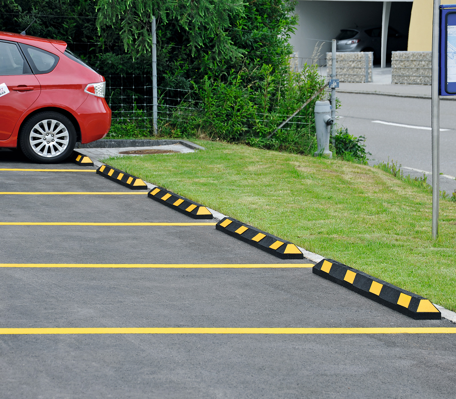 Parkhilfen und Radstopper ➡️ Parkplatzbegrenzung