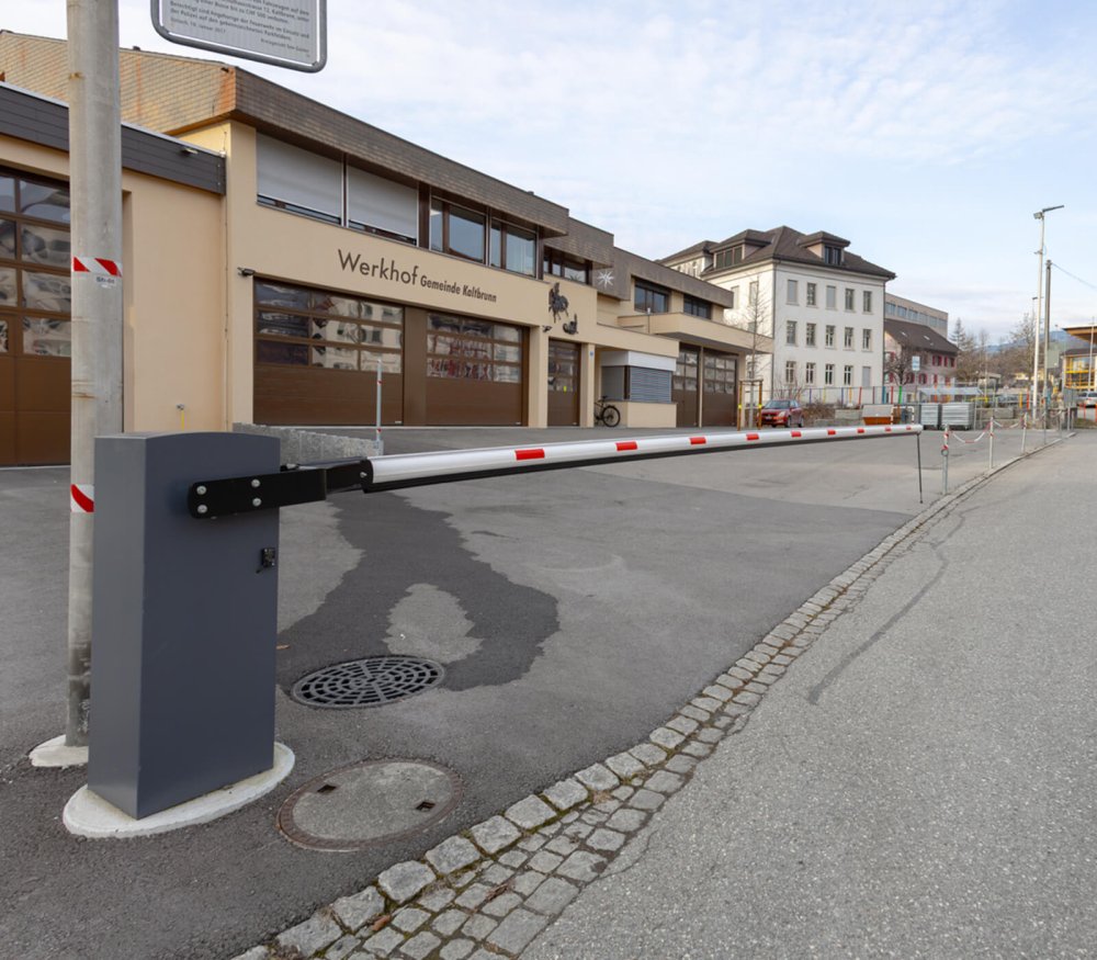 Schranke, Absperrung Gemeinde Kaltbrunn