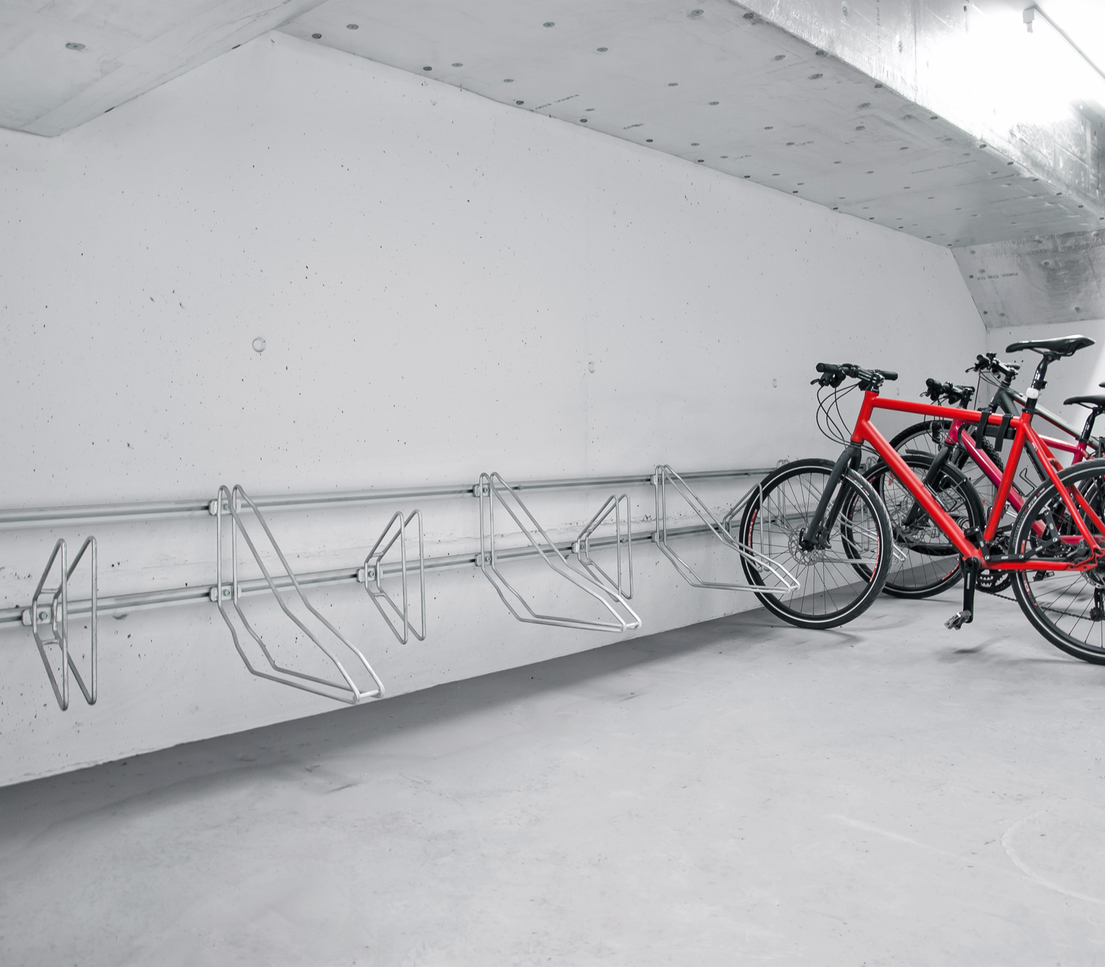 Système de stationnement de vélos 12-13 avec arceau haut-bas