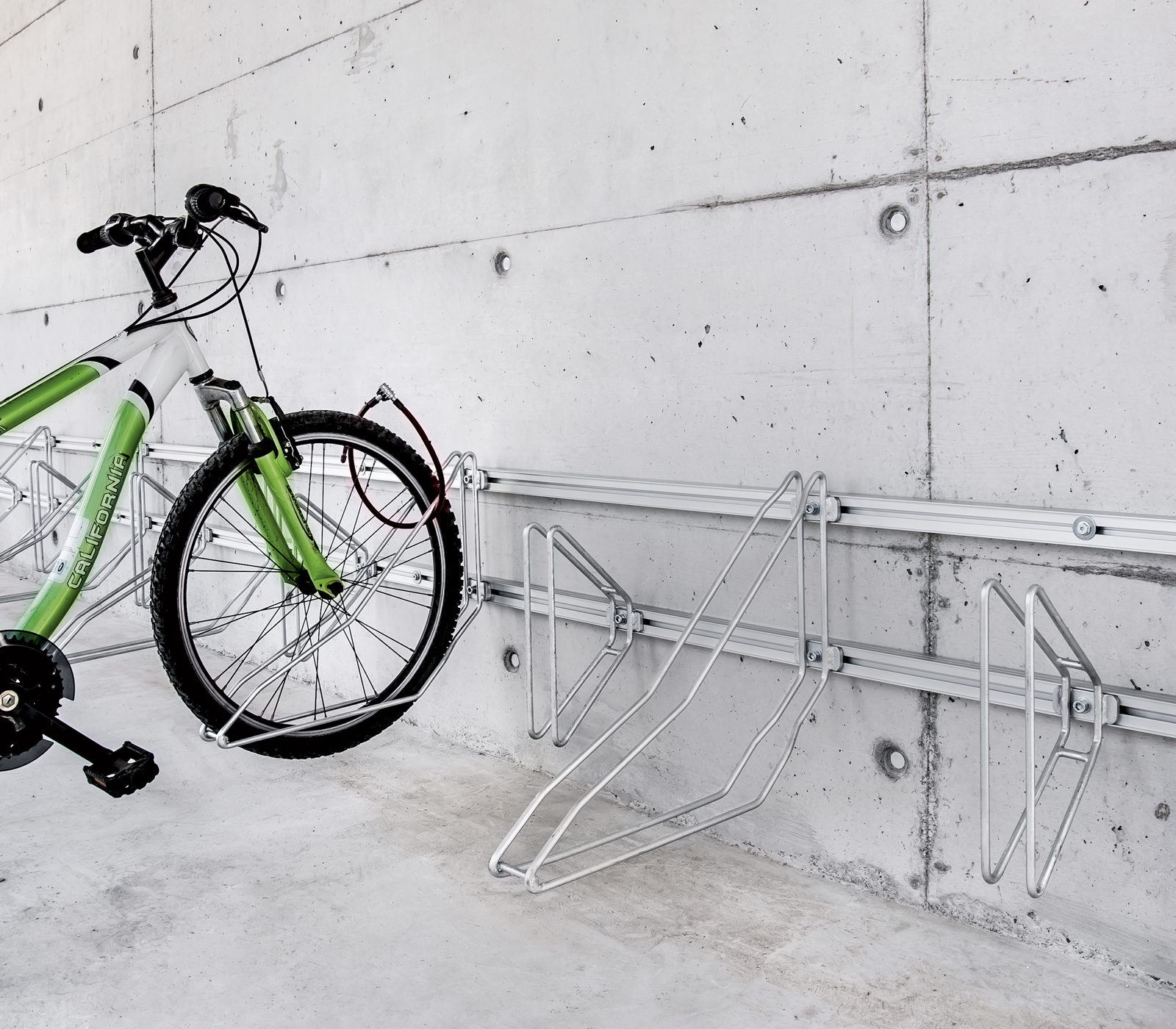 Système de stationnement de vélos 12-13 avec arceau haut-bas